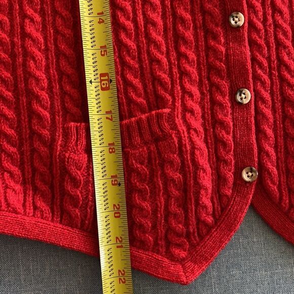 Corporate Woman red 100% wool button front sleeveless sweater size L - Picture 7 of 7